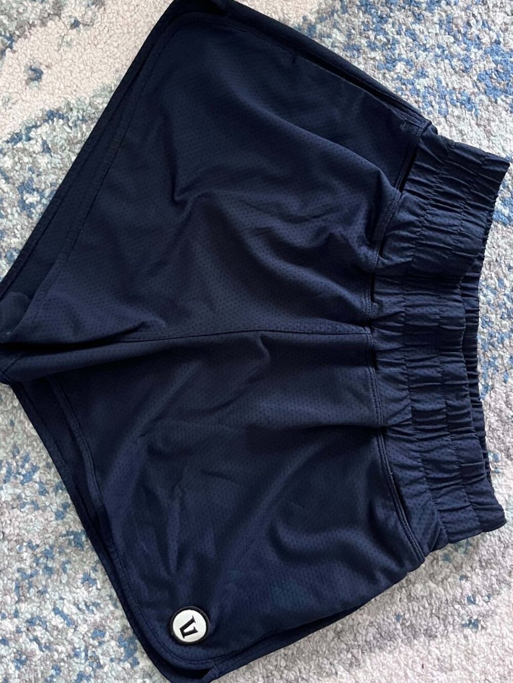Vuori Women's Navy Shorts Size Small EUC